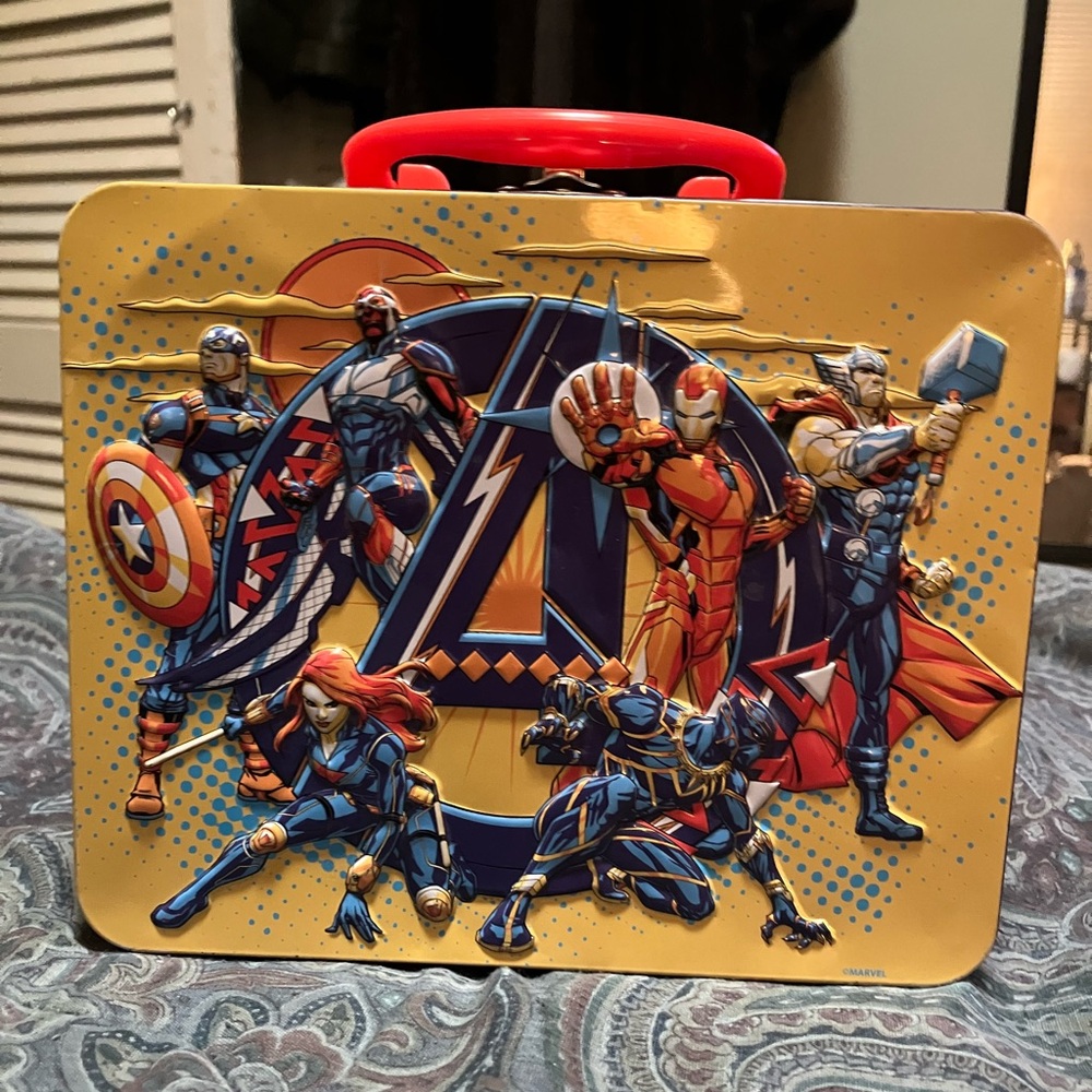 Marvel Avengers Embossed Tin Lunchbox